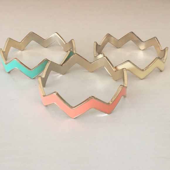 Three bracelets - Picture 3 of 3